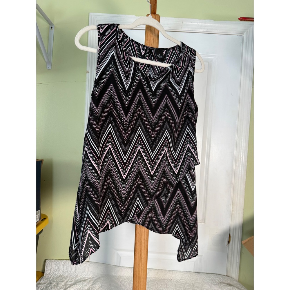 New Directions Sleeveless Chevron Asymmetrical Tiered Blouse Black Pink White S